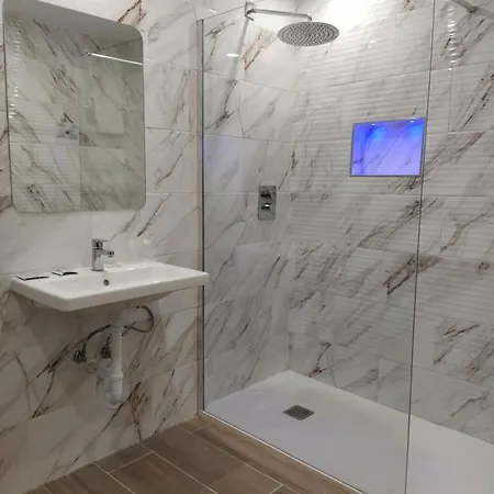 בית הארחה Mara א-קורוניה